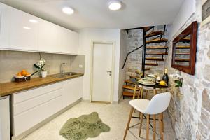 Kuchyňa alebo kuchynka v ubytovaní Studio apartment Ginger Porec