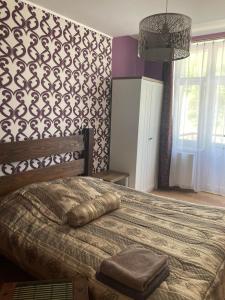 Łóżko lub łóżka w pokoju w obiekcie Leonia- Apartamenty i Pokoje Gościnne