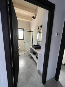 a bathroom with a mirror and a sink and a toilet at Casa Palma Pals 1 in Pals