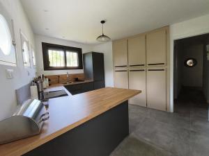 Køkken eller tekøkken på La maison des rives de Saint Brice