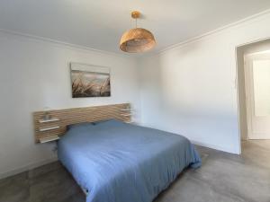 En eller flere senge i et værelse på La maison des rives de Saint Brice + 16 billeder