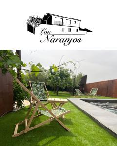 a couple of lawn chairs sitting on the grass at Los Naranjos - Alojamiento Rural Sostenible in El Cristo del Espíritu Santo