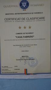 un certificado de excelencia blanco con un diploma falso en Casa Fabrizio, en Călimăneşti