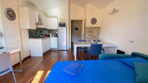 A kitchen or kitchenette at Ocean flat
