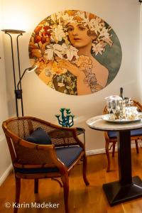 a room with a table and a picture of a woman at Design Ferienwohnung mit Bauerngarten in Waldkirchen