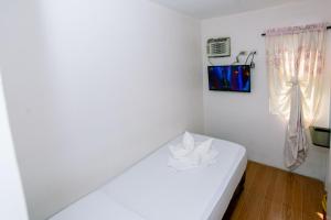 TV a/nebo společenská místnost v ubytování FB Budgetel Suites