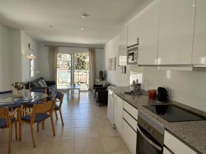 Kuchyňa alebo kuchynka v ubytovaní Nerja Paradise Rentals - Villa Jade