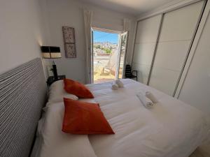 Posteľ alebo postele v izbe v ubytovaní Nerja Paradise Rentals - Villa Jade