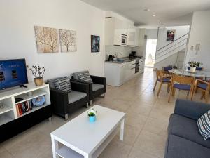 Kuchyňa alebo kuchynka v ubytovaní Nerja Paradise Rentals - Villa Jade