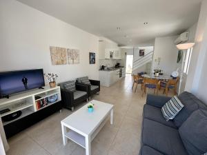 Kuchyňa alebo kuchynka v ubytovaní Nerja Paradise Rentals - Villa Jade