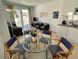 Kuchyňa alebo kuchynka v ubytovaní Nerja Paradise Rentals - Villa Jade
