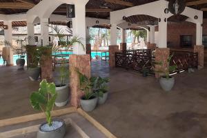Kolam renang di atau dekat dengan SBH Monica Zanzibar