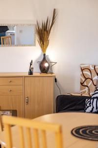 a living room with a table and a dresser at Appartement la Toscanelle - Quartier historique - Gaillac in Gaillac