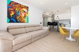 Część wypoczynkowa w obiekcie ApartUP La Concha Beachfront II