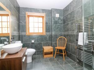 Ένα μπάνιο στο Glen Cruick +55 φωτογραφίες