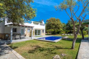 Bazén v ubytování Villa SON FORTEZA by Mallorca Villa Selection nebo v jeho okolí