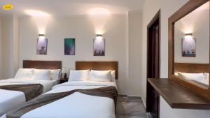 Ένα ή περισσότερα κρεβάτια σε δωμάτιο στο Happy View Inn