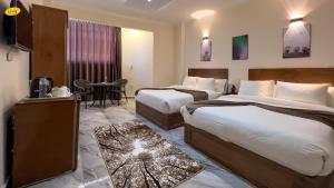 Ένα ή περισσότερα κρεβάτια σε δωμάτιο στο Happy View Inn
