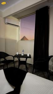 Ένα ή περισσότερα κρεβάτια σε δωμάτιο στο Happy View Inn