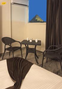 Ένα ή περισσότερα κρεβάτια σε δωμάτιο στο Happy View Inn