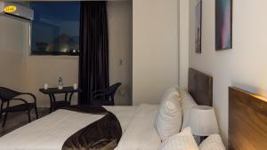 Ένα ή περισσότερα κρεβάτια σε δωμάτιο στο Happy View Inn
