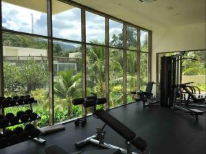 Fitness centrum a/nebo fitness zařízení v ubytování 5 Stars Seafront Suite By The Sea 日落无敌全海景 5星 酒店等级