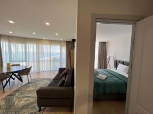 Postel nebo postele na pokoji v ubytování Aparthotel Holiday Lux Batumi