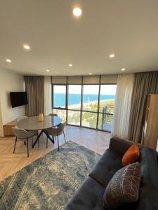 TV a/nebo společenská místnost v ubytování Aparthotel Holiday Lux Batumi