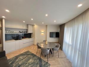 Kuchyň nebo kuchyňský kout v ubytování Aparthotel Holiday Lux Batumi