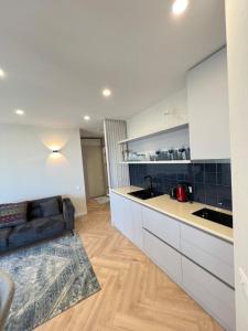 Kuchyň nebo kuchyňský kout v ubytování Aparthotel Holiday Lux Batumi