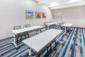 a classroom with tables and chairs in a room at La Quinta Inn & Suites by Wyndham Pharr RGV Medical Center in Pharr