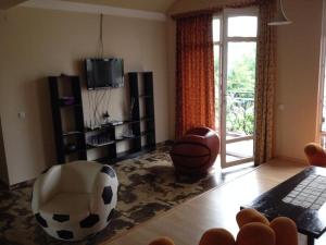 TV a/nebo společenská místnost v ubytování Guest House Smile