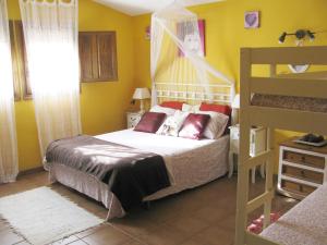 Posteľ alebo postele v izbe v ubytovaní Preciosa villa cerca playa Gran jardín piscina privada vallada y barbacoa Wifi + 24 fotografií