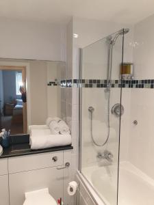 Kamar mandi di Birmingham Emerald 2-bedroom Apartment City Centre