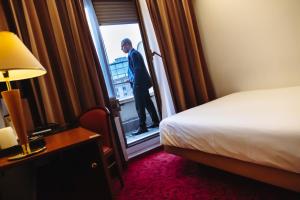Cama ou camas em um quarto em Hôtel Astoria