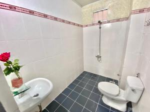 a white bathroom with a toilet and a sink at THANH THẢO MOTEL in Vung Tau