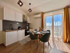 Kuchyňa alebo kuchynka v ubytovaní Apartment in Jadranovo 43364