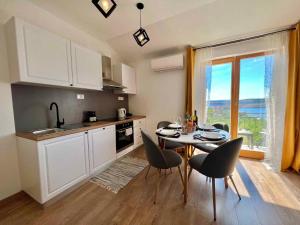 Kuchyňa alebo kuchynka v ubytovaní Apartment in Jadranovo 43364