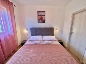 Posteľ alebo postele v izbe v ubytovaní Apartment in Jadranovo 43364