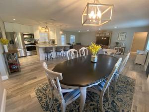 a dining room and kitchen with a table and chairs at 3 bedroom 2 bath with hot tub, game room and boat slip in Crystal River +24 photos