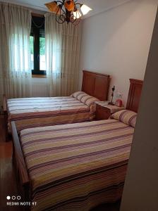 Postel nebo postele na pokoji v ubytování apartamento de dos habitaciones en Quiroga