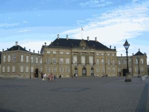 a large building with people standing in front of it at B&B SPS Downtown Copenhagen in Copenhagen