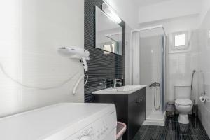 Ένα μπάνιο στο Akali Apt Next to the Beach +23 φωτογραφίες
