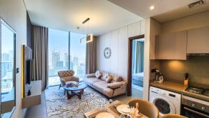 Posezení v ubytování STAY BY LATINEM Luxury 2BR Holiday Home CVR B3208 near Burj Khalifa