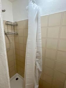 a shower with a white shower curtain in a bathroom at Casa vacanze Da Meryon in Albiano +25 photos