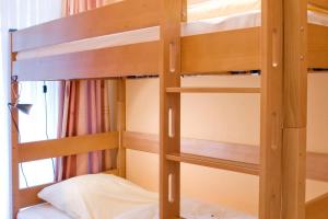 Ein Bett oder Betten in einem Zimmer der Unterkunft Dünenschloss Dünenschloss 2-09