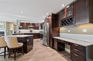 Una cocina o cocineta en The Haven - Spacious Custom Home In Boise home