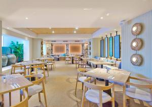 日落海滩俱乐部公寓酒店餐厅或其他用餐的地方