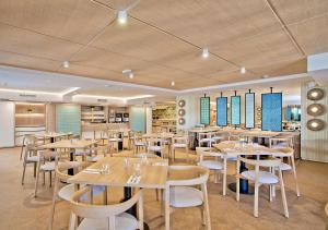 日落海滩俱乐部公寓酒店餐厅或其他用餐的地方