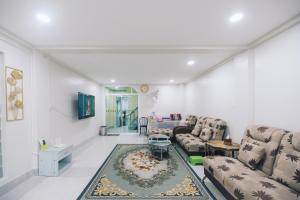 a living room with a couch and a table at Paradise Found - Hat Yai 292sqm Family Home in Hat Yai